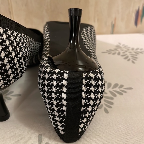 Houndstooth 2 1/2 “ Heels - Picture 4 of 6